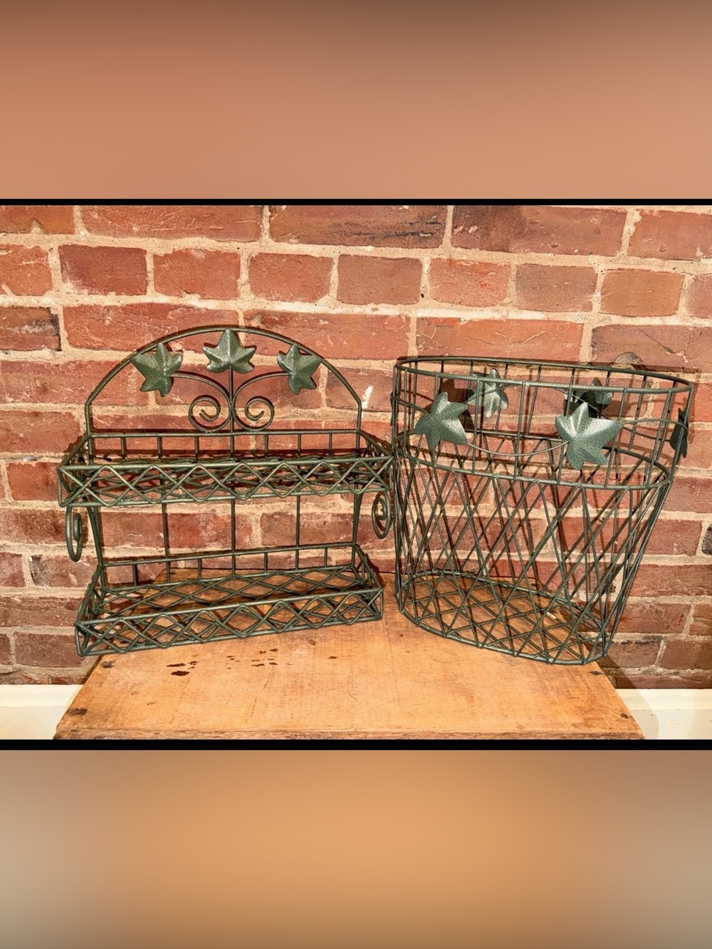 Vintage Ivy-Detail Metal Shelf and Basket Set in Green